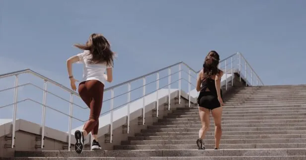 Como lavar tênis de corrida e mantê-los novos